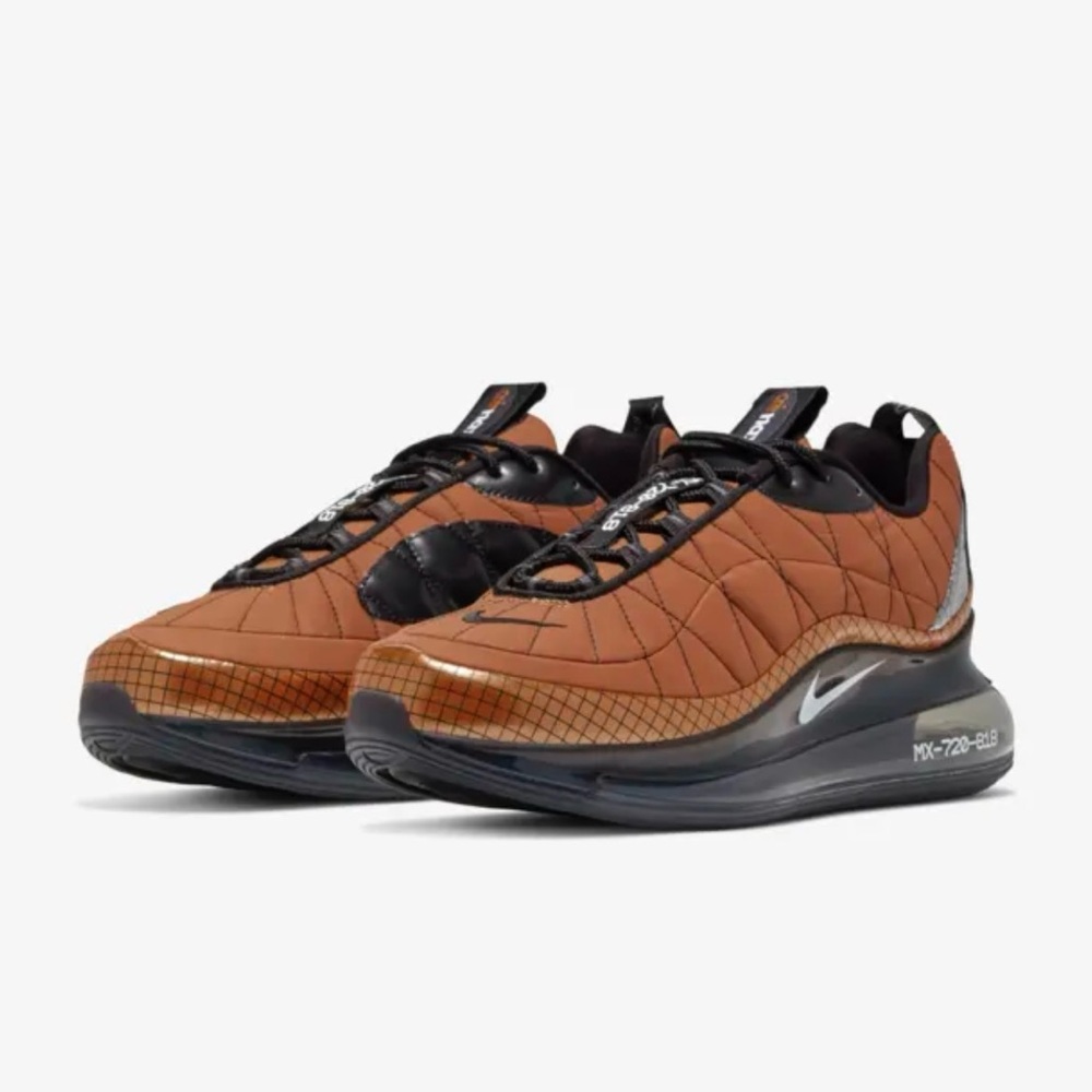 NEW Nike Air Max 720 - 818